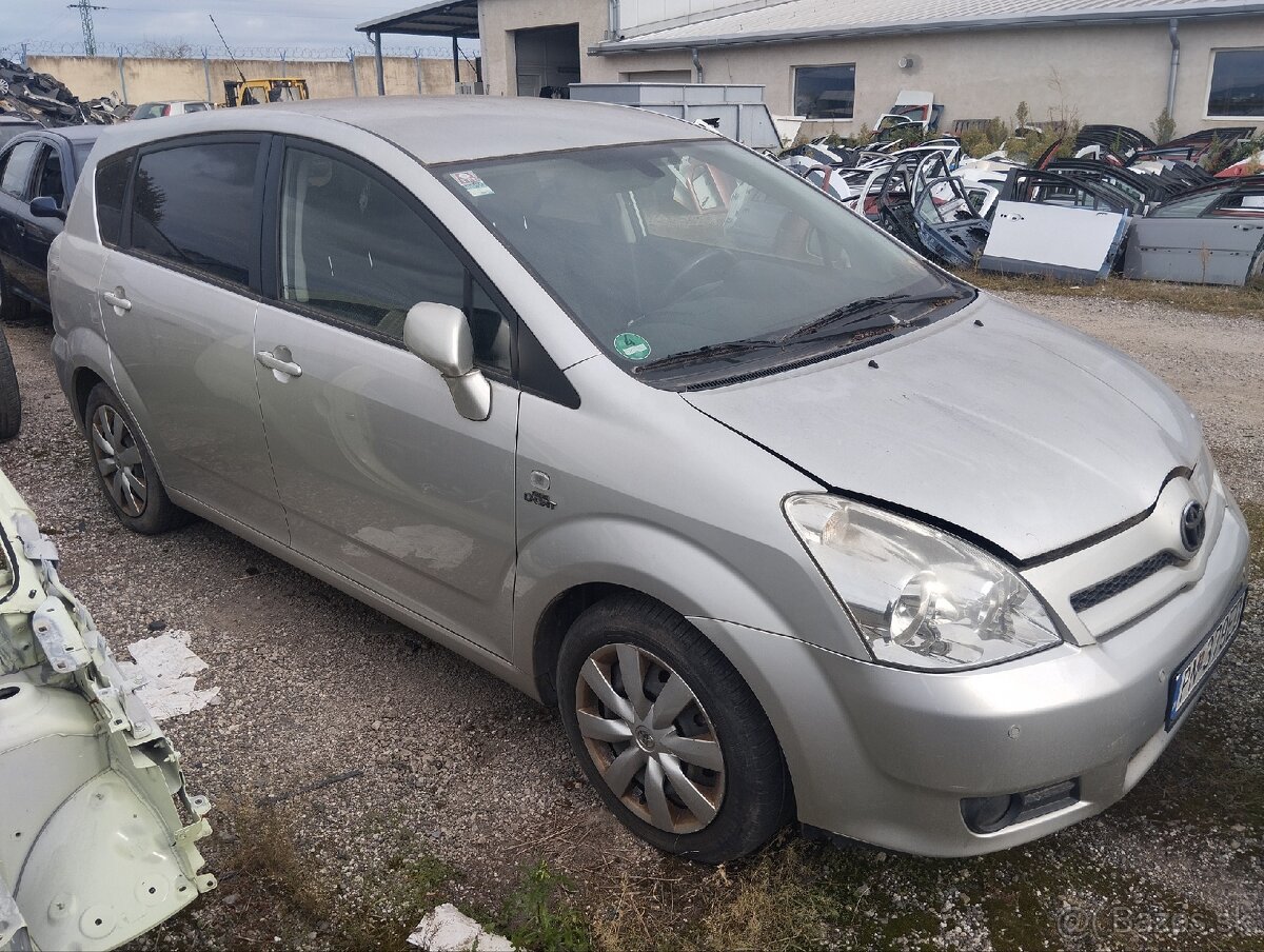 Toyota Corolla Verso ROZPREDÁM - 2