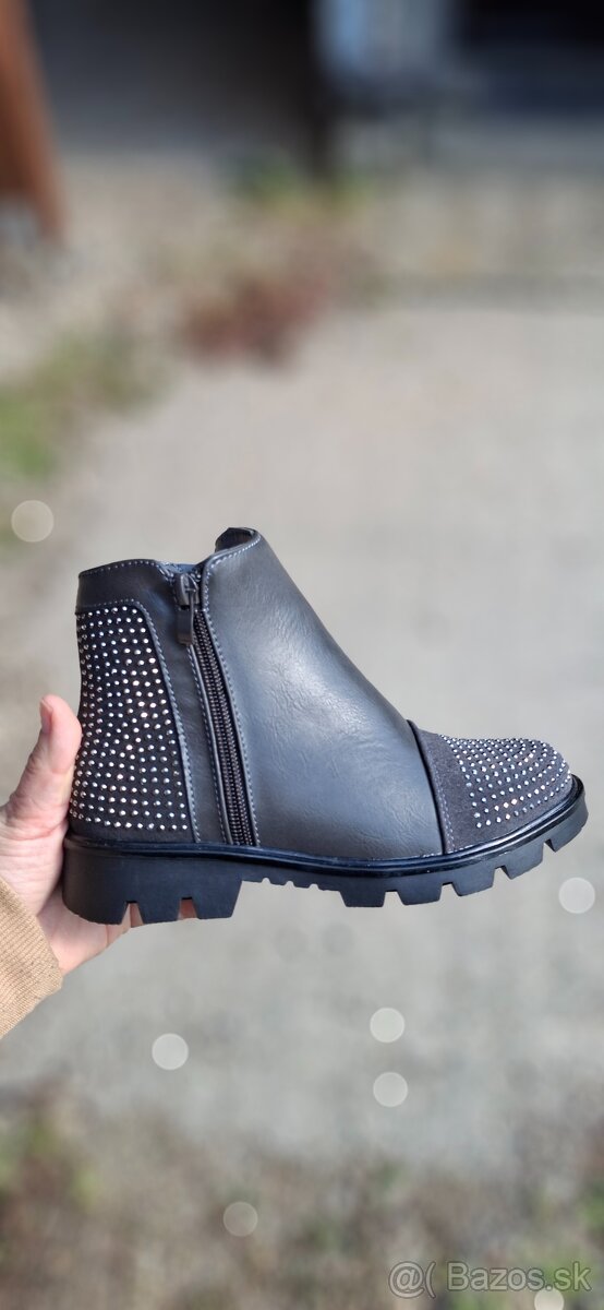 Dievčenské zateplené čižmy na zips č. 32, 35 nové - 2