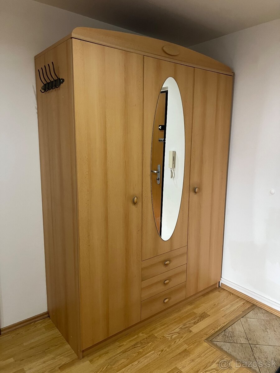 Šatníková skriňa - 2