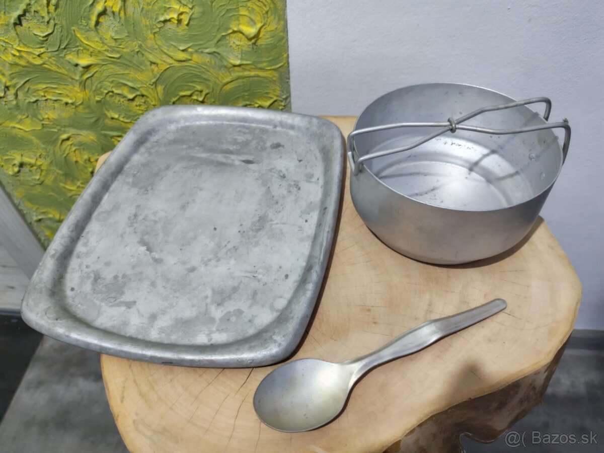 Ešus, tácka, lyžica spolu 5 € - 2