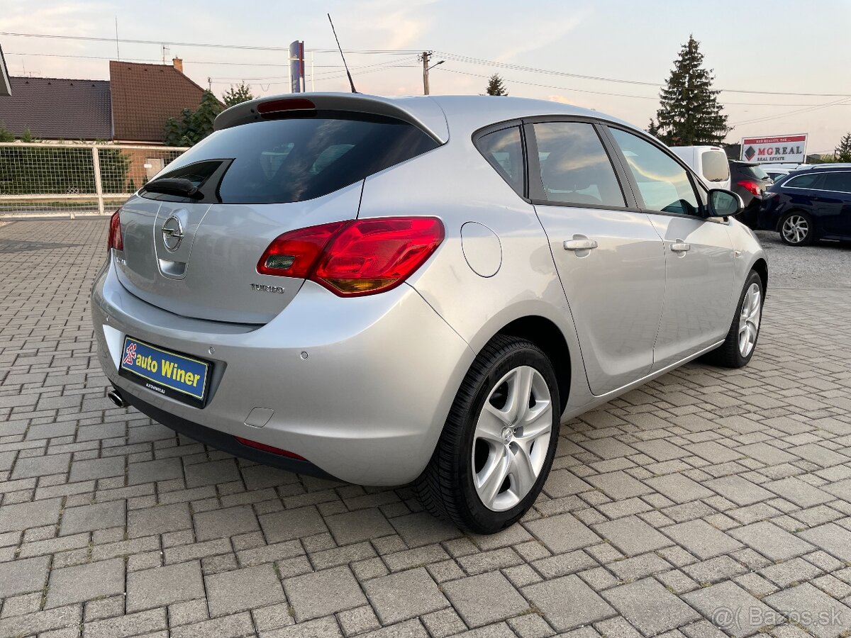 Opel Astra J 1.4 Benzín - 2