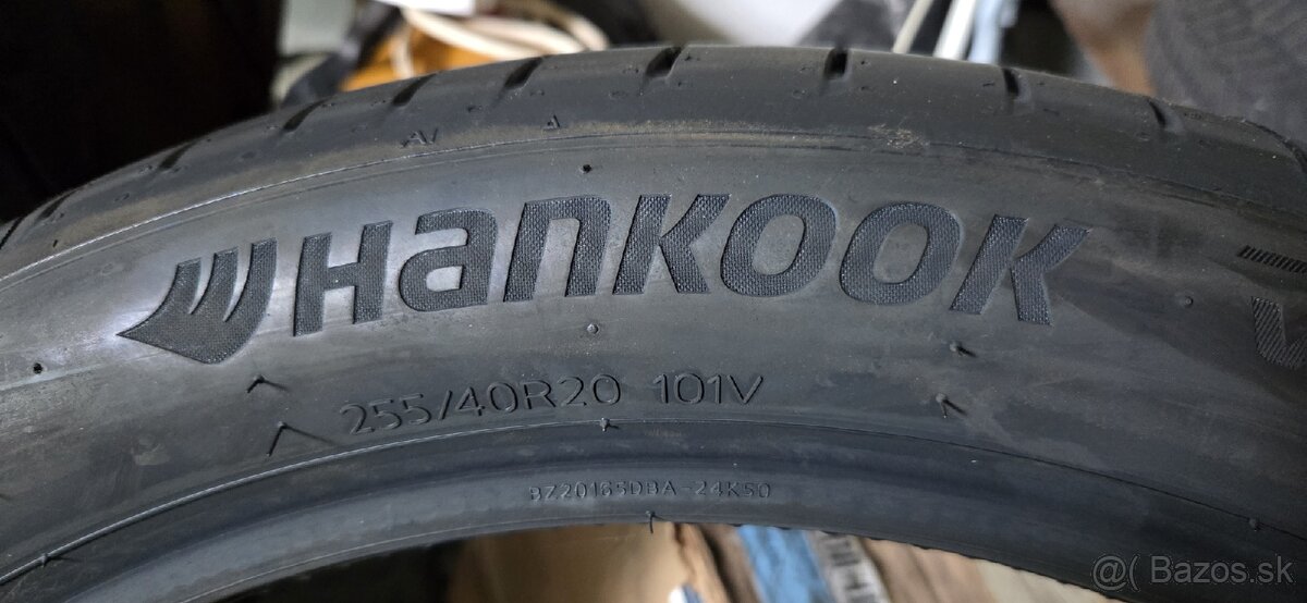 255/40R20 - 2