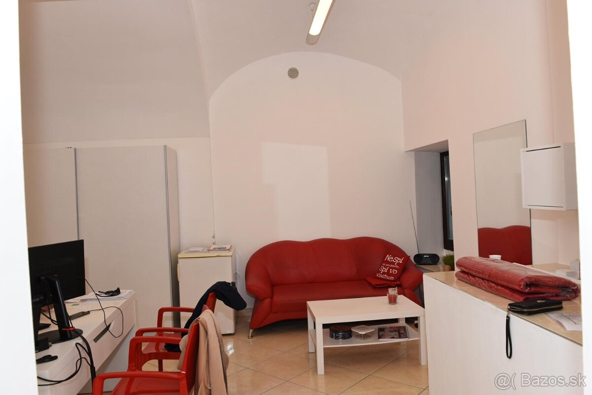🏢 NA PREDAJ | KOMPLEXNÝ OBJEKT S OBCHODNÝMI PRIESTORMI A BY - 2