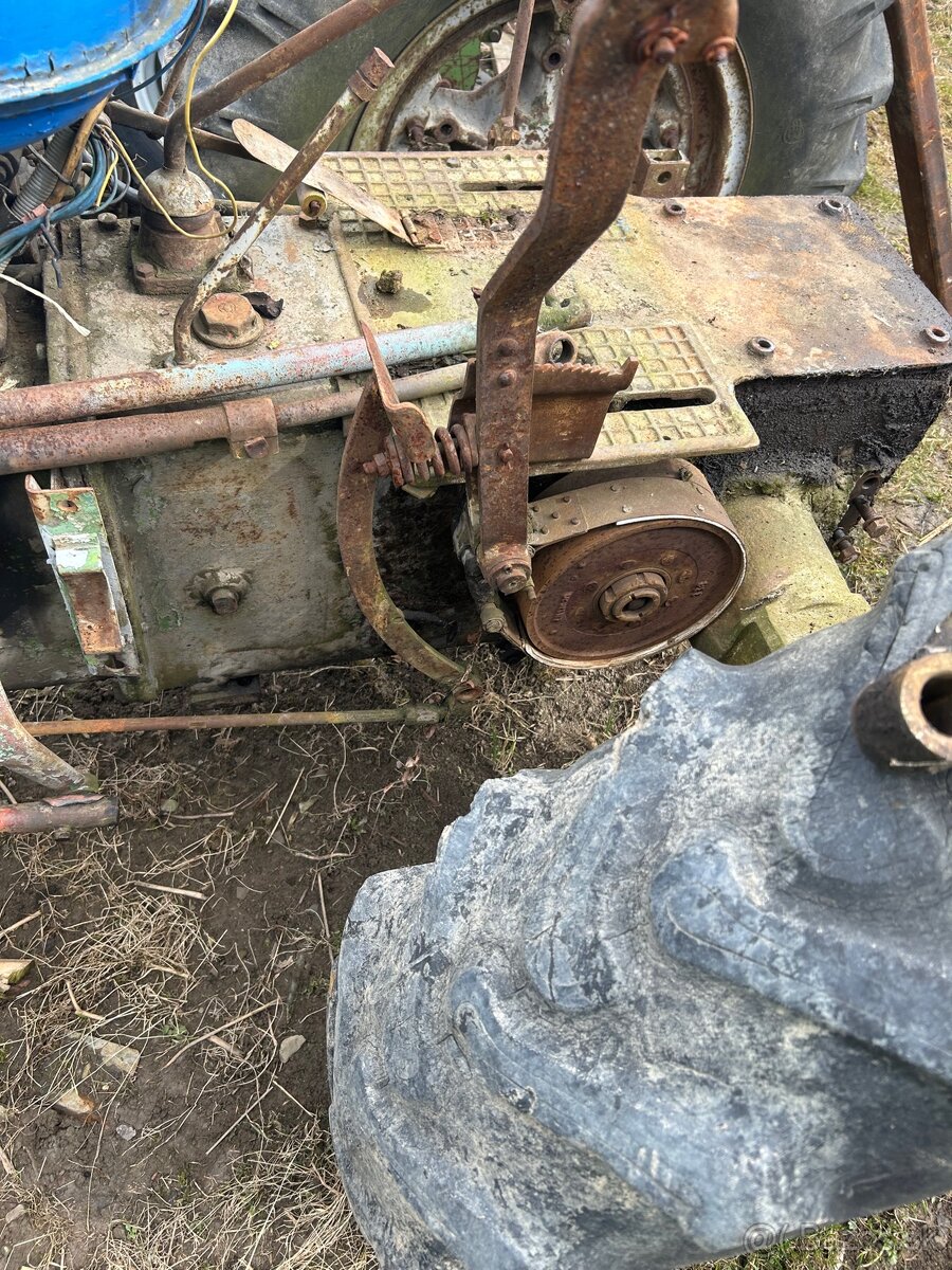 Zetor 25 rozpredam - 2