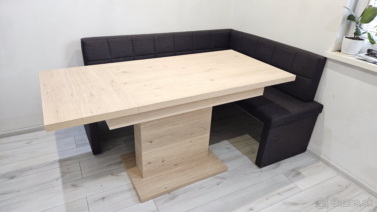Rozkladací kuchynský stôl z masívu a rohová lavica - 2