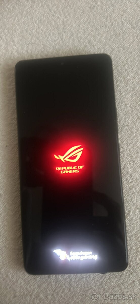 Herný asus rog phone 8 - 2