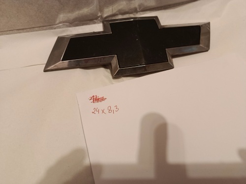 predny znak chevrolet 24x8,3cm 40€ - 2