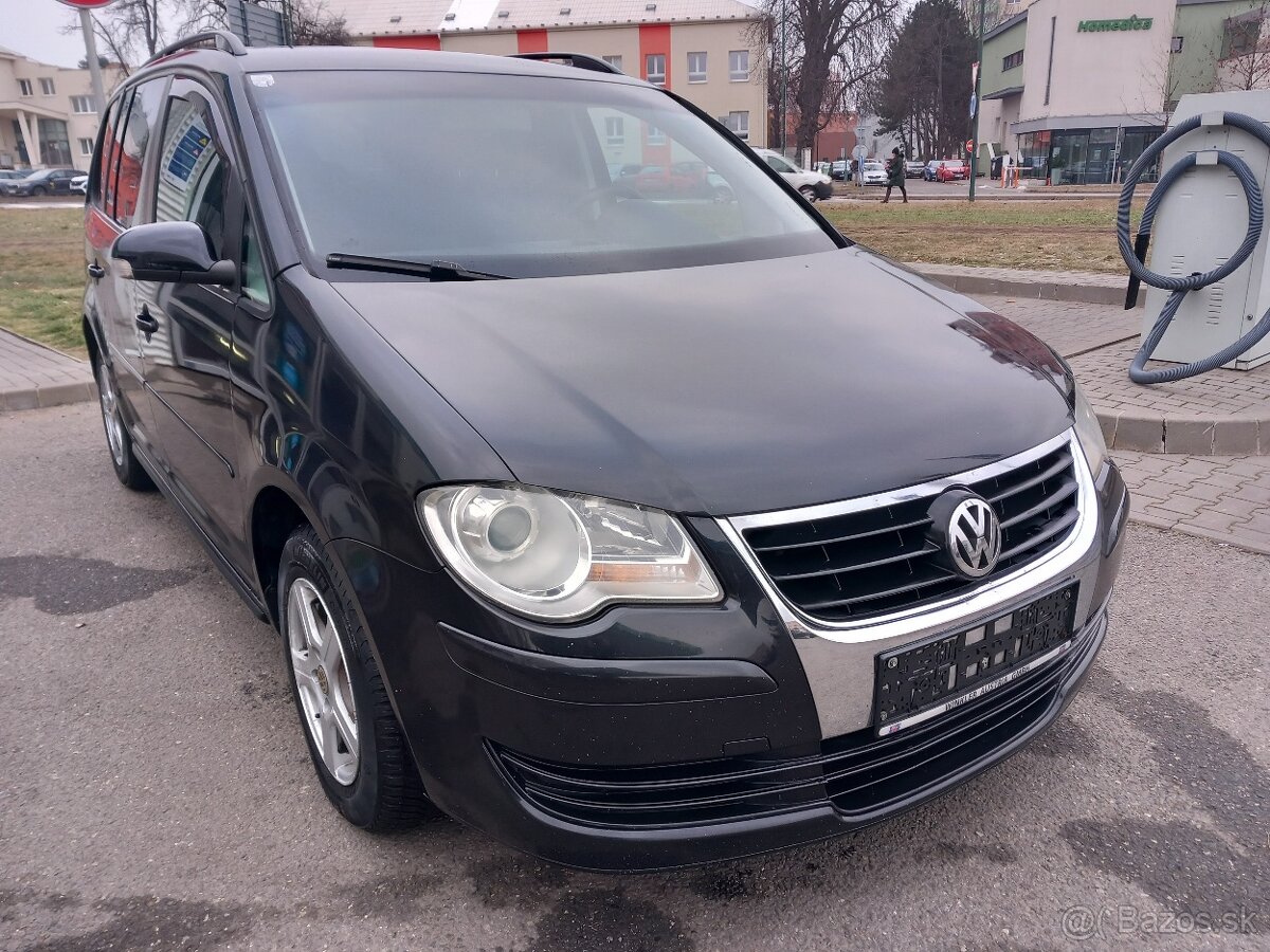 VW Touran 1.9 TDI .6ti-kvalt . Model 2008 - 2