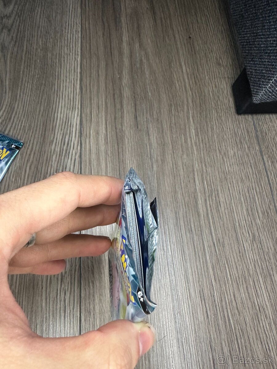 Pokémon tin stredný - 2