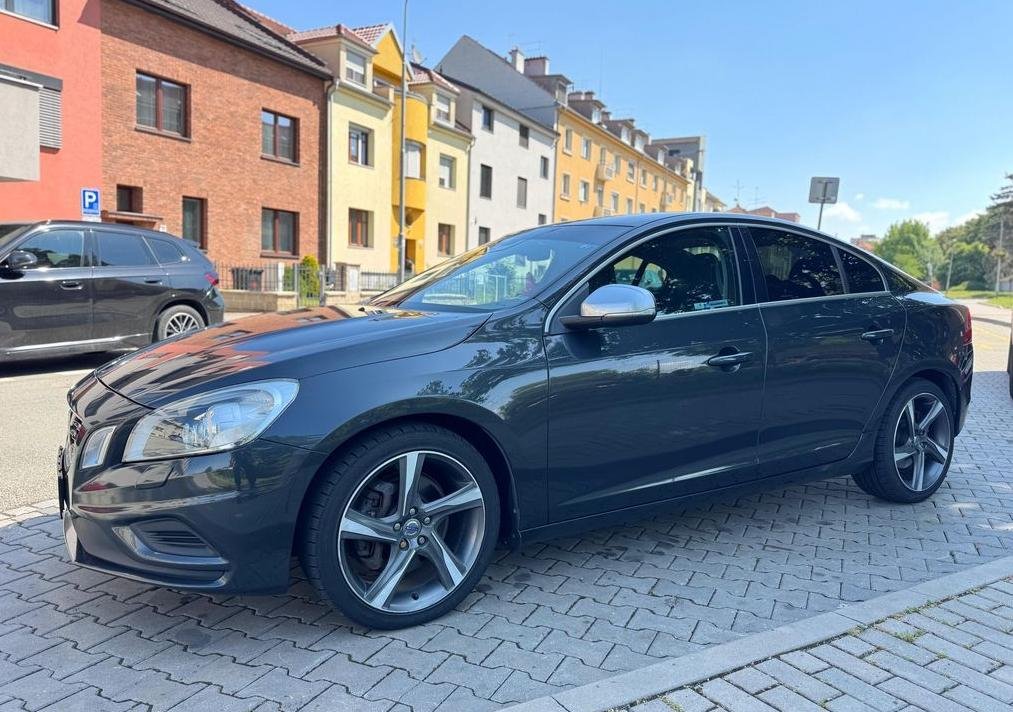 Volvo S60, 2.4D5 R-Design servis.historie - 2