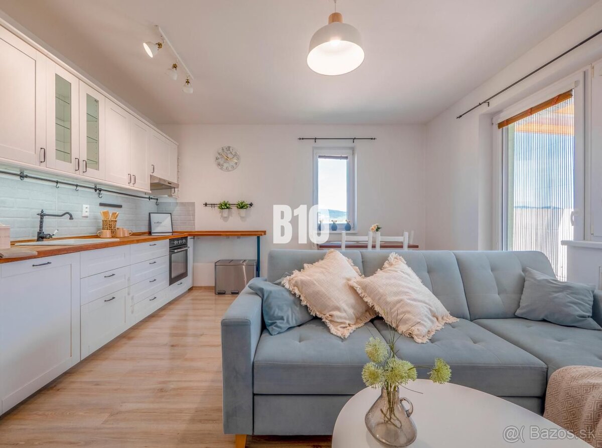 REZERVOVANÉ - VÝHĽAD NA KARPATY V 3IZBOVOM BYTE V SLOVENSKOM - 2