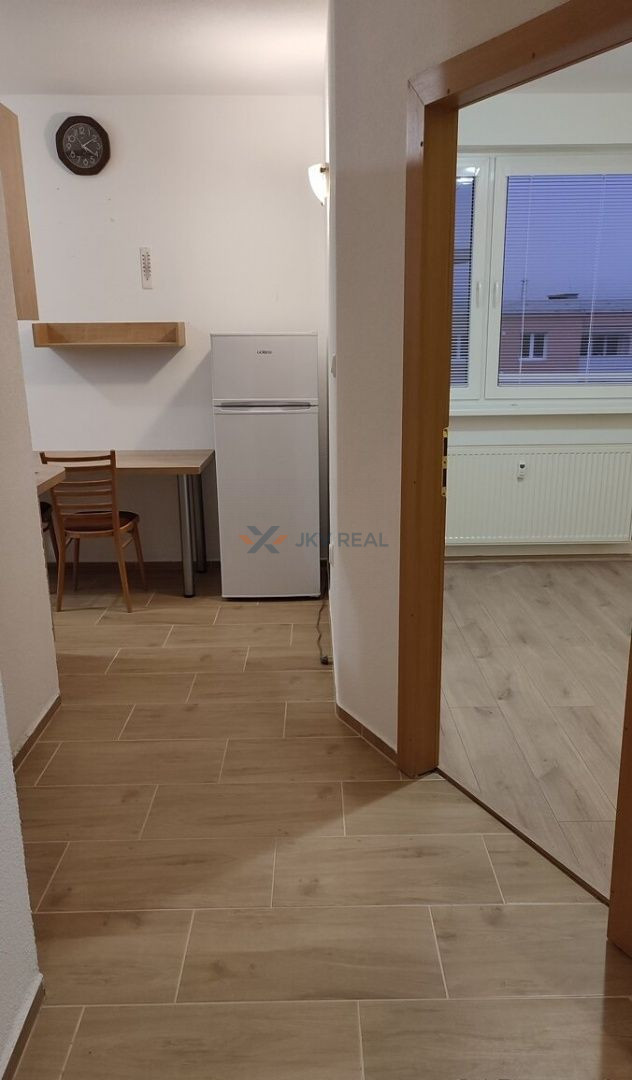 Na prenájom zariadený 2-izbový byt po rekonštrukcii s loggio - 2