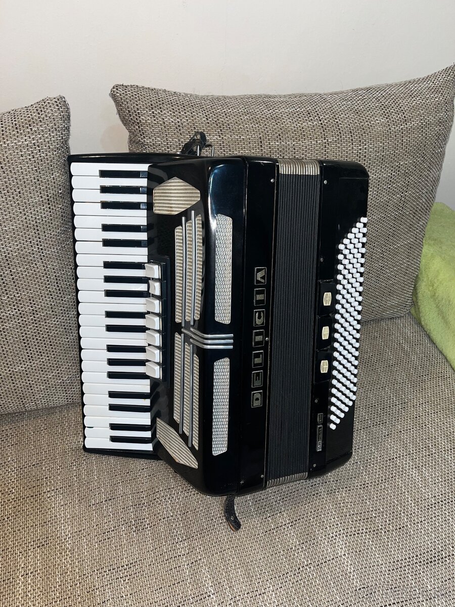 Predám AKORDEÓN Delici choral XIII - 2