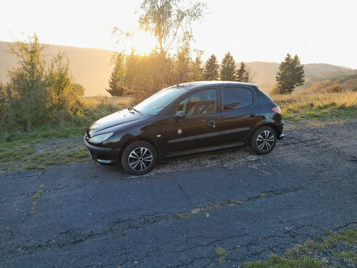PEUGEOT 206; 1,4i; 97 000 km - 2