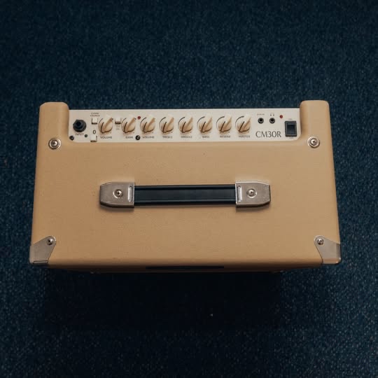 Gitarové tranzistorové kombo Cort - 2