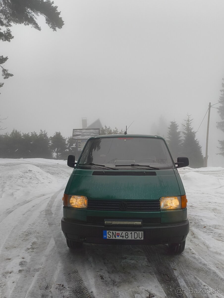 Volkswagen Transporter T4 2.4D - 2