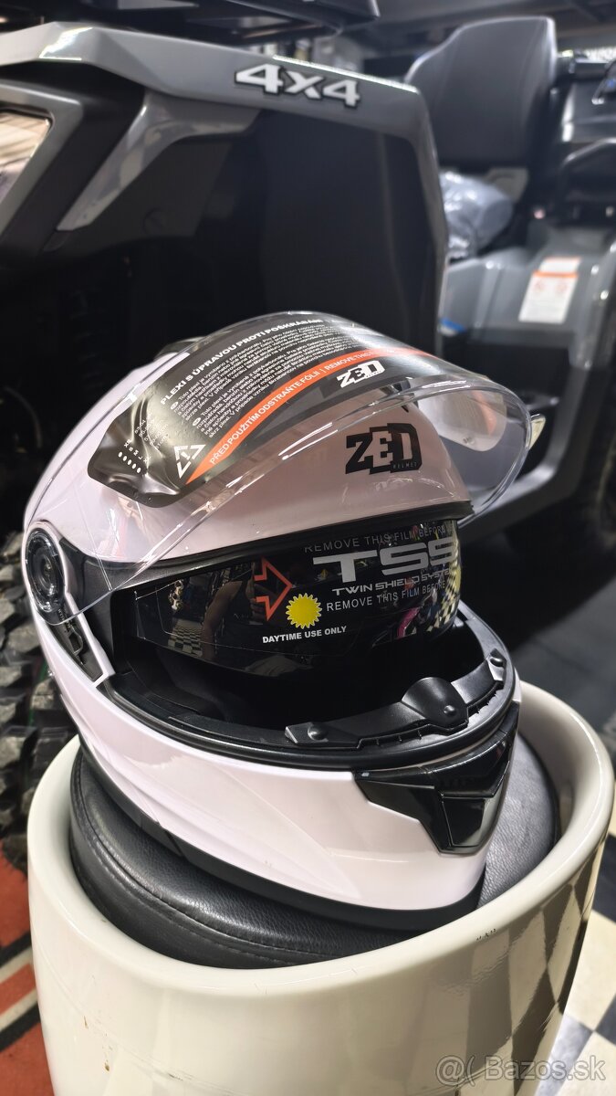 Predám novú prilbu značky ZED - 2