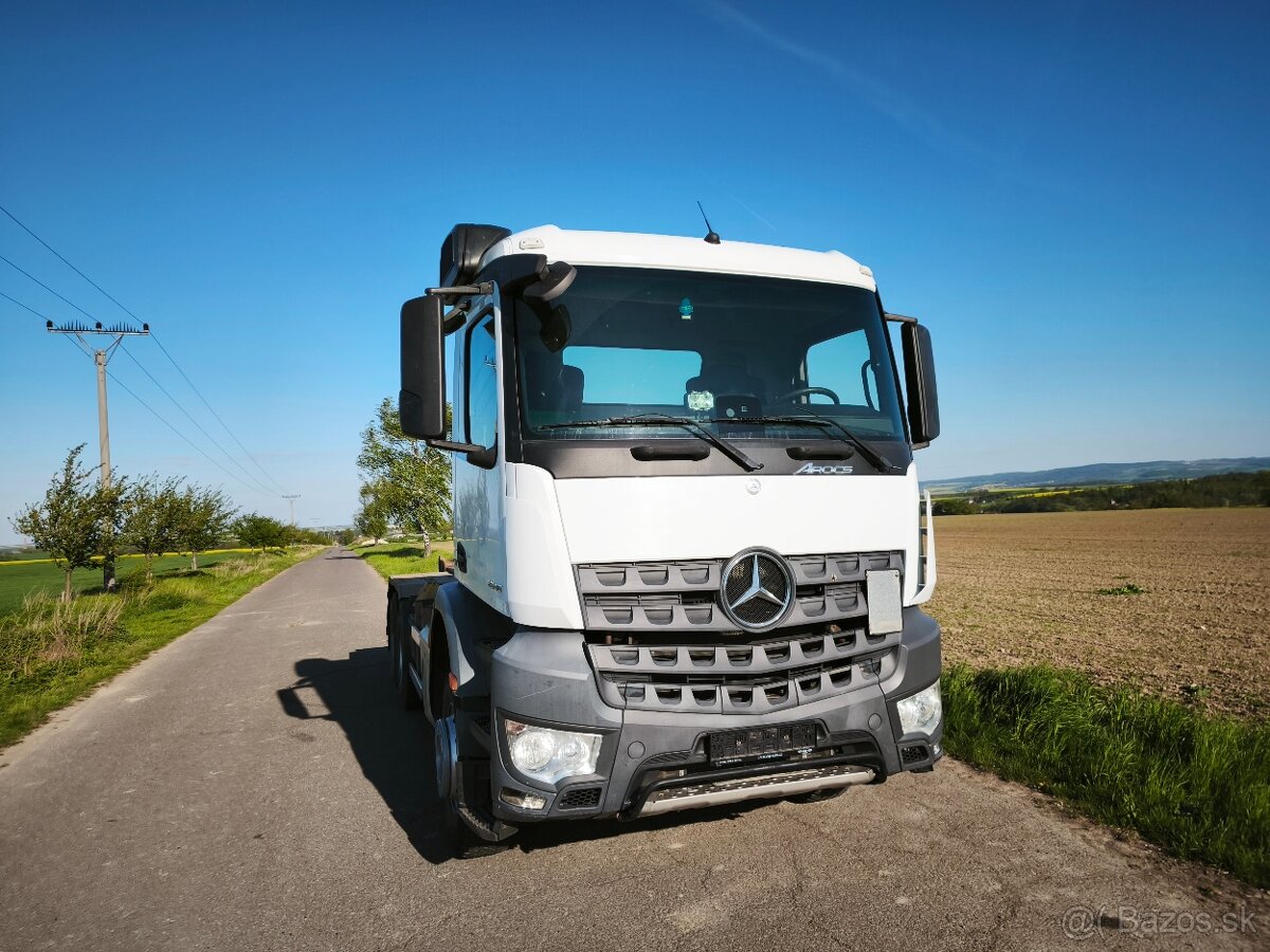 Mercedes Arocs 2645 kontajner