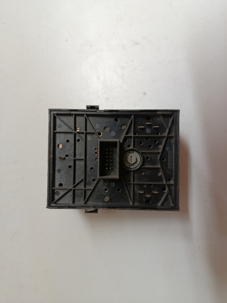 vypínač svetiel OPEL CORSA C 0524119 20€ - 2