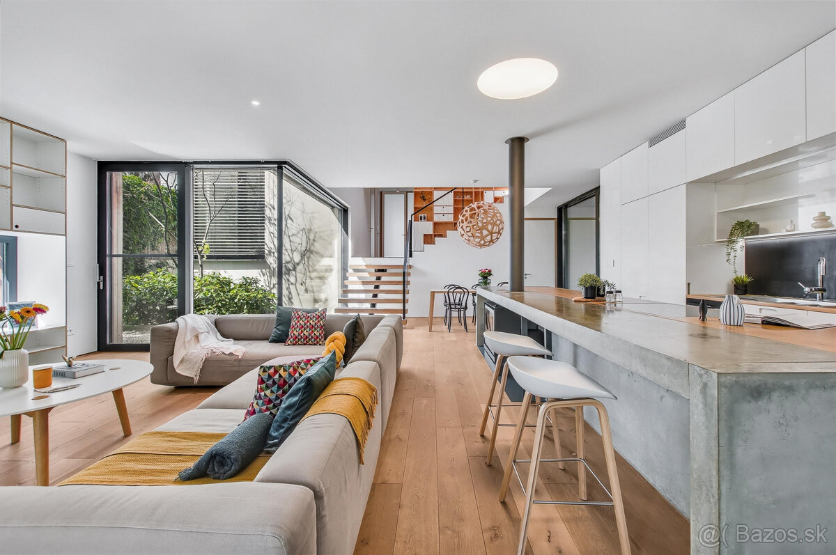 Moderný dom ukrytý za nenápadným vizuálom z ulice - 2