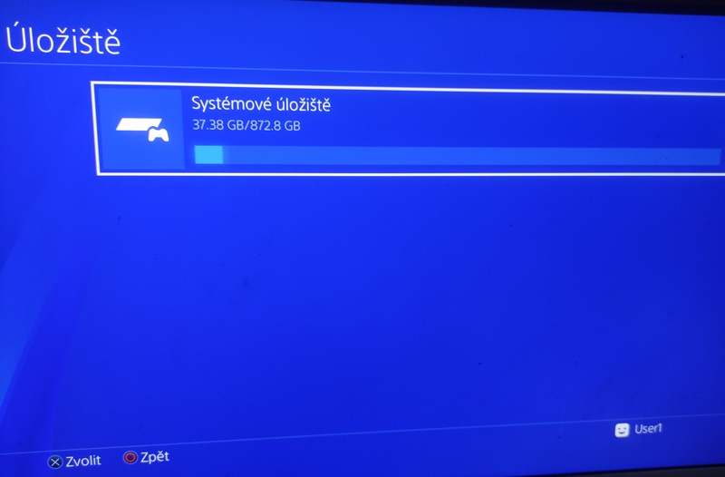 Playstation 4 Pro 1TB + 1x ovládač + 1x hra + káble - 2