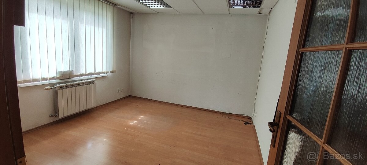 obchodny priestor s pozemkom - 2