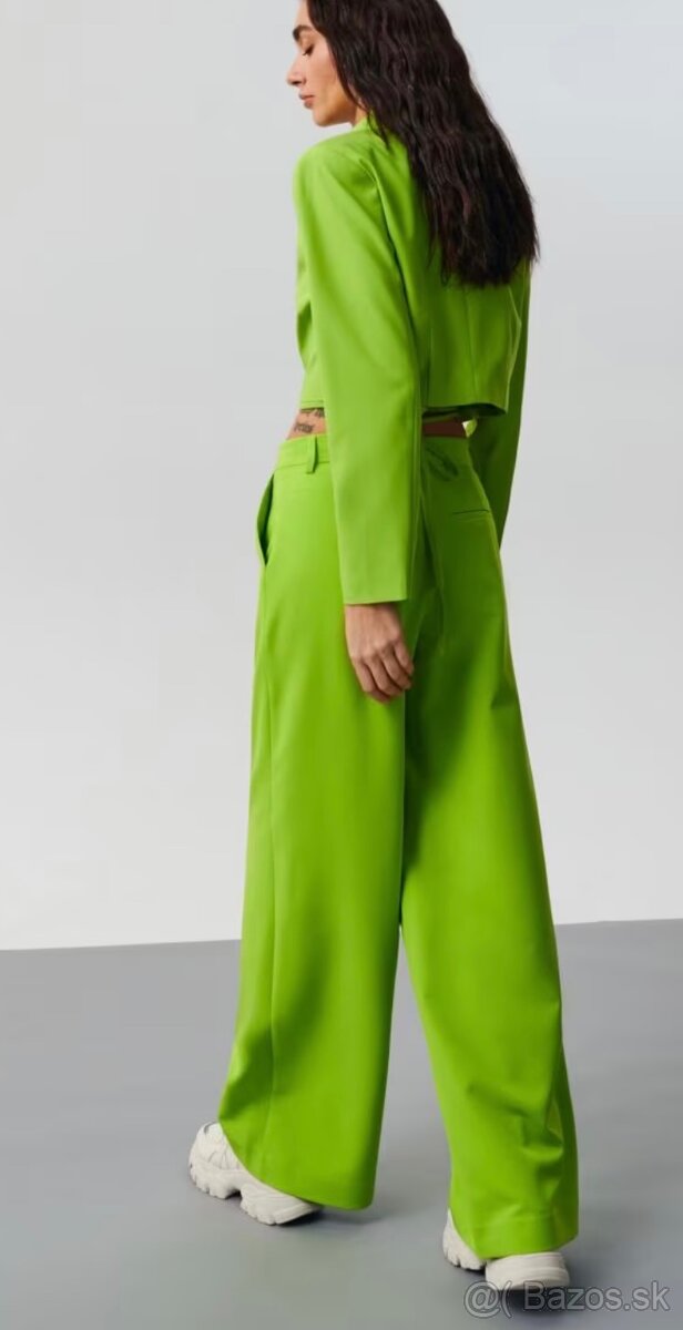zeleny kostym SINSAY - 2