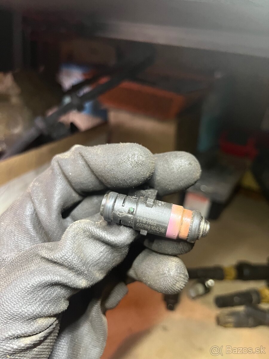 Vstrekovače Renault 1.6 16V - 2