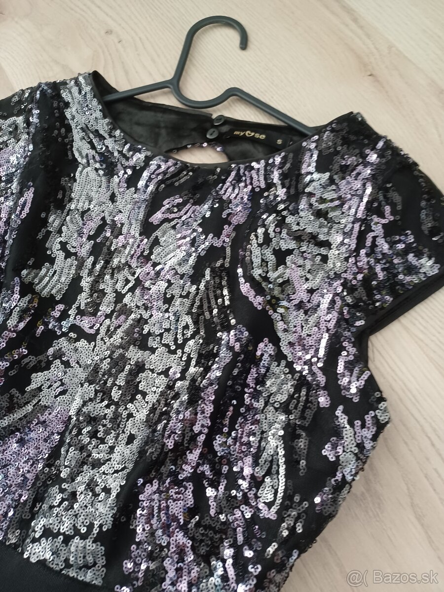 Čierne flitrované šaty - 2
