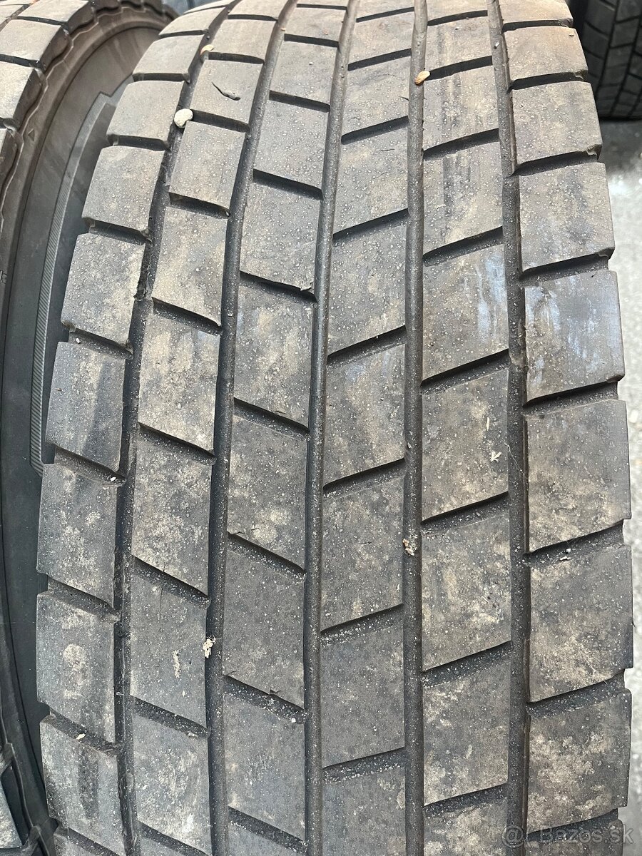 Predám 315/80R22,5 - 2