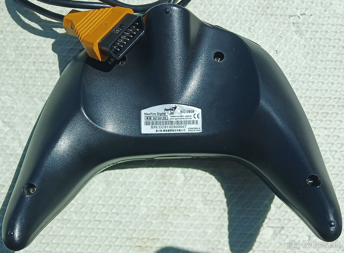 Retro gamepad Genius Maxfire digital G-08 pre game port - 2