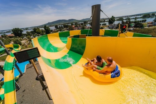 Predam vstup do Aqualand Moravia, - 2