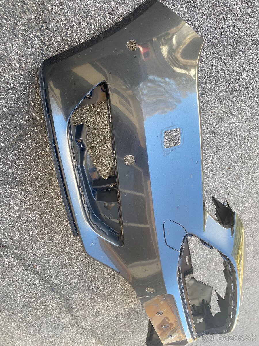 Ford Focus Mk3 predny naraznik - 2