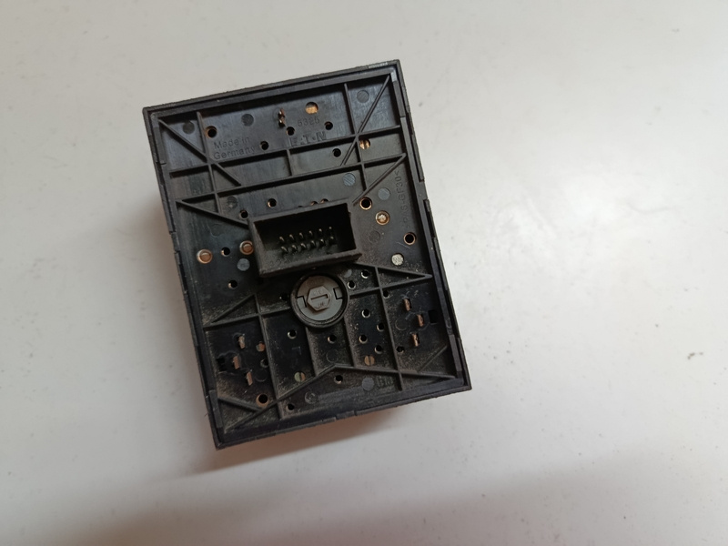 Vypínač svetiel Opel Corsa C 9116612 20€ - 2