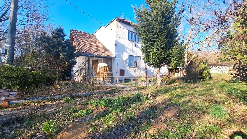 Na predaj rodinný dom v obklopení prírody v obci Jacovce... - 2