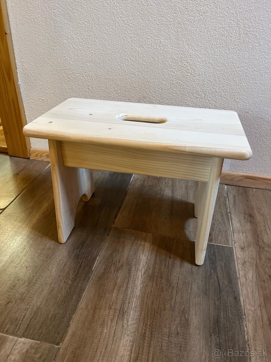 Predám drevený stolček - 2