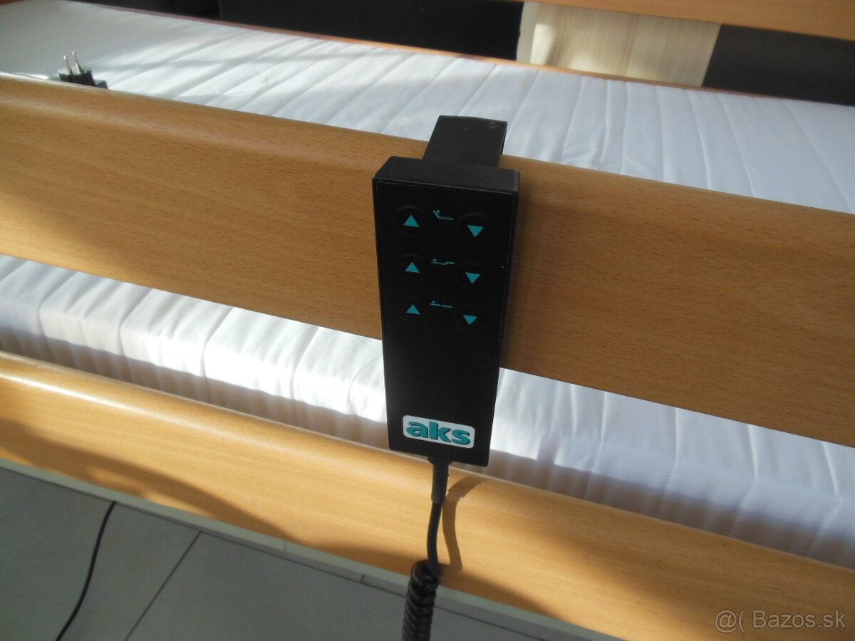 Polohovateľná posteľ. - 2