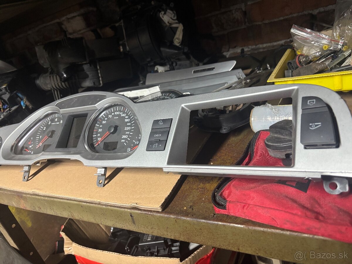 Audi a6c6 budíky benzín - 2