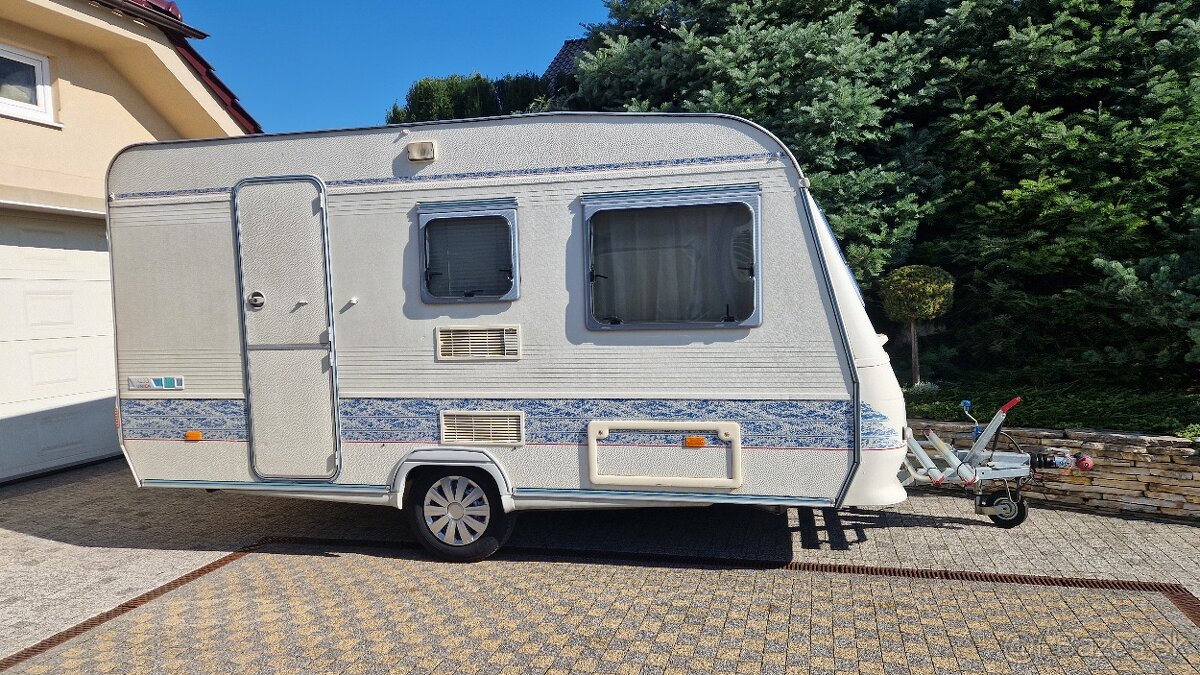 karavan Adria 390 4miest 795/1100kg, .,poschodová posteľ - 2