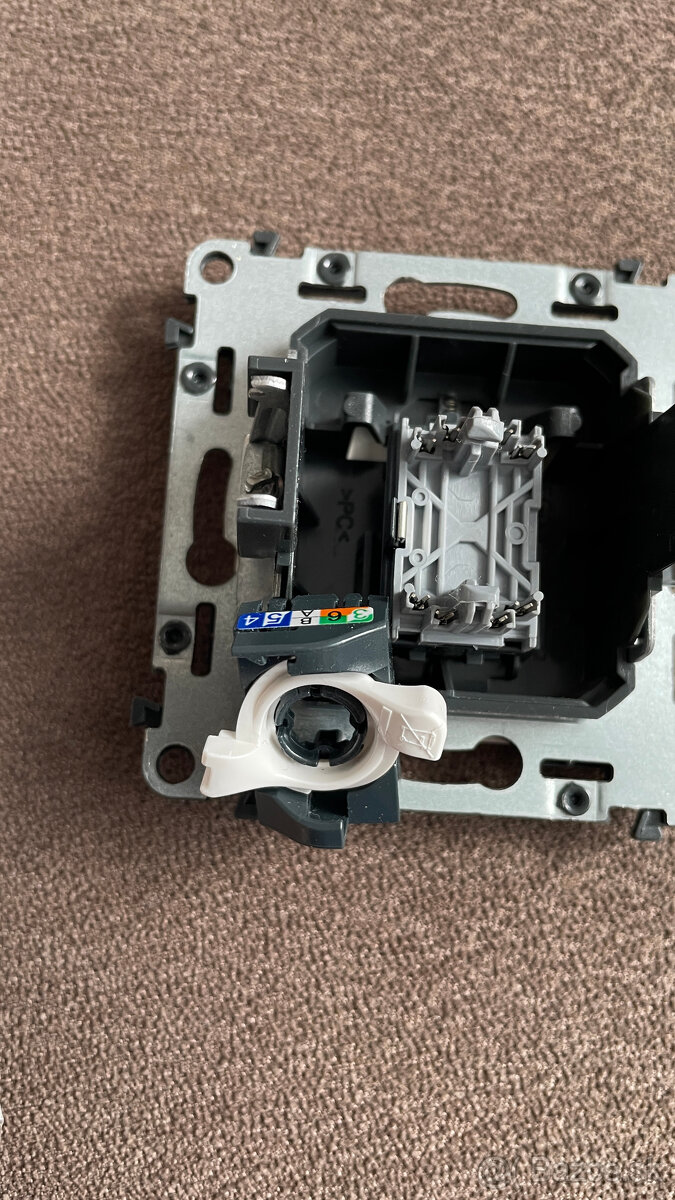 Dátová zásuvka Legrand - 2