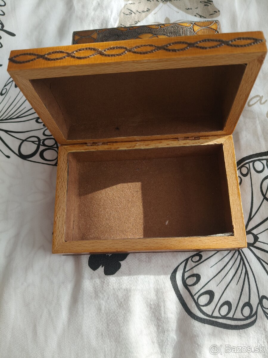 Drevenna šperkovnička - 2