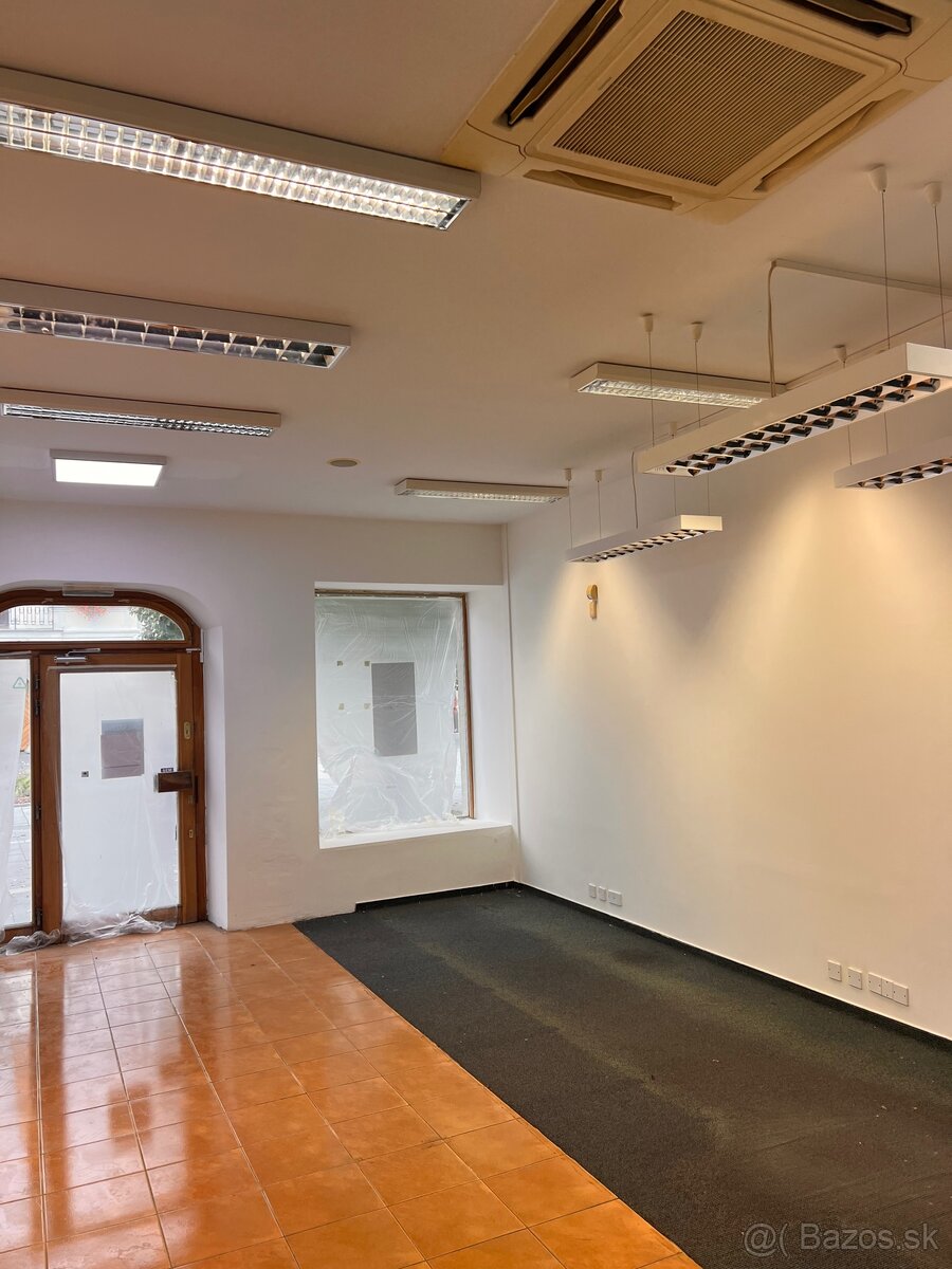 Obchodný priestor na prenájom | Trnava - Hlavná ul. - 2