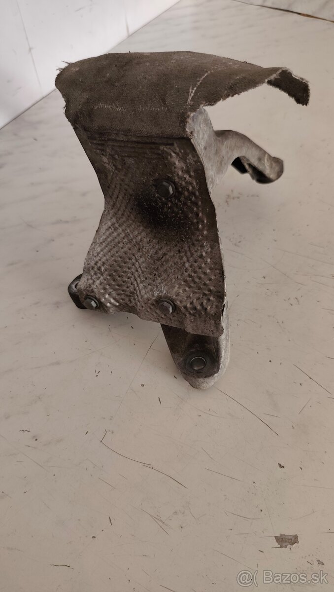 Drziak motora 8K0199308 BD - 2