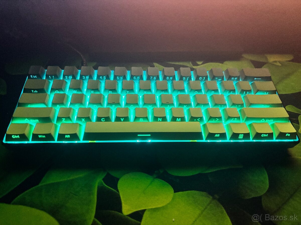 Predám 2 klávesnice – mechanickú MUCAi a membránovú MageGee - 2