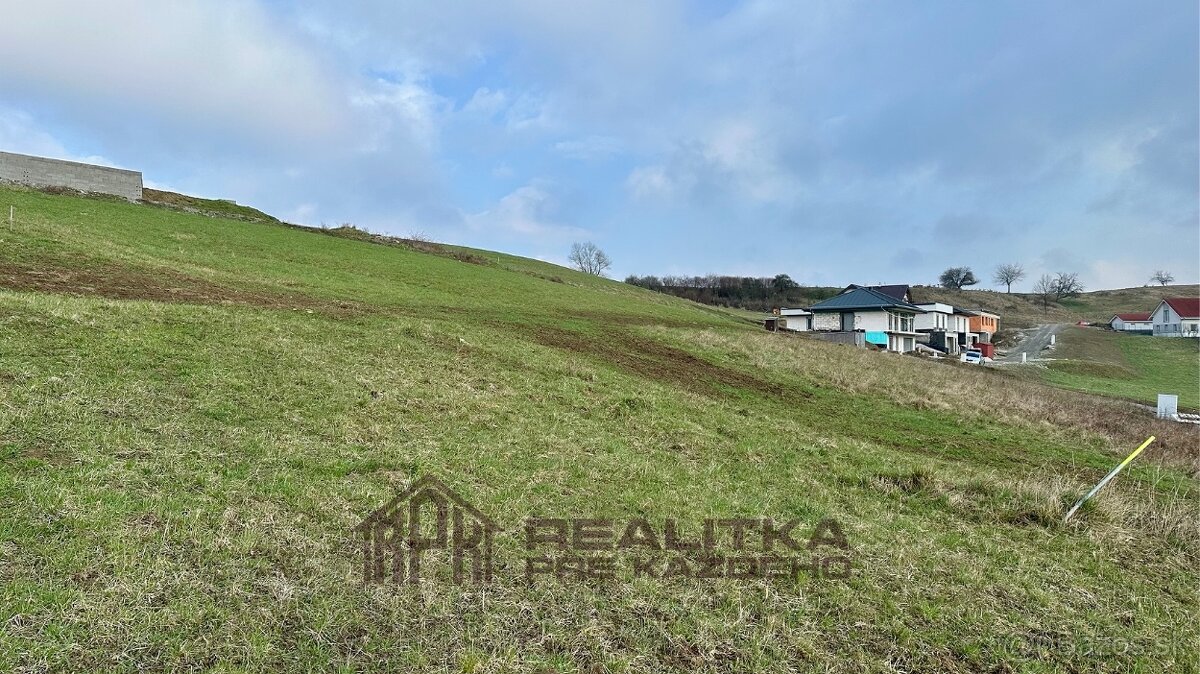 Tichý a slnečný stavebný pozemok Bitarová - 2