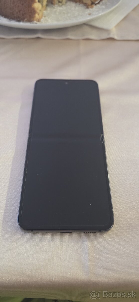 Samsung Z flip 5. 512GB, 8GB ram - 2