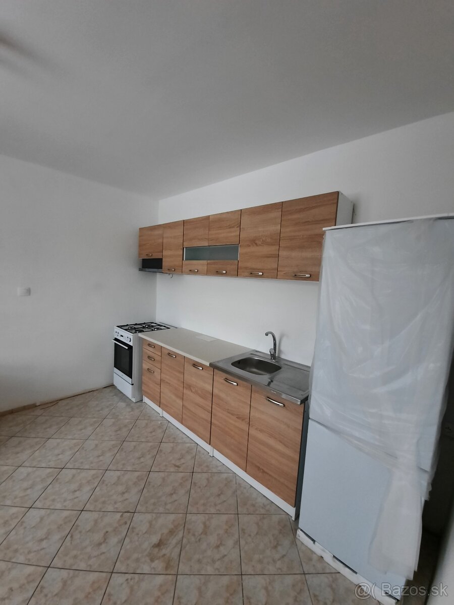 IZBA DO PRENÁJMU V KN. - 2