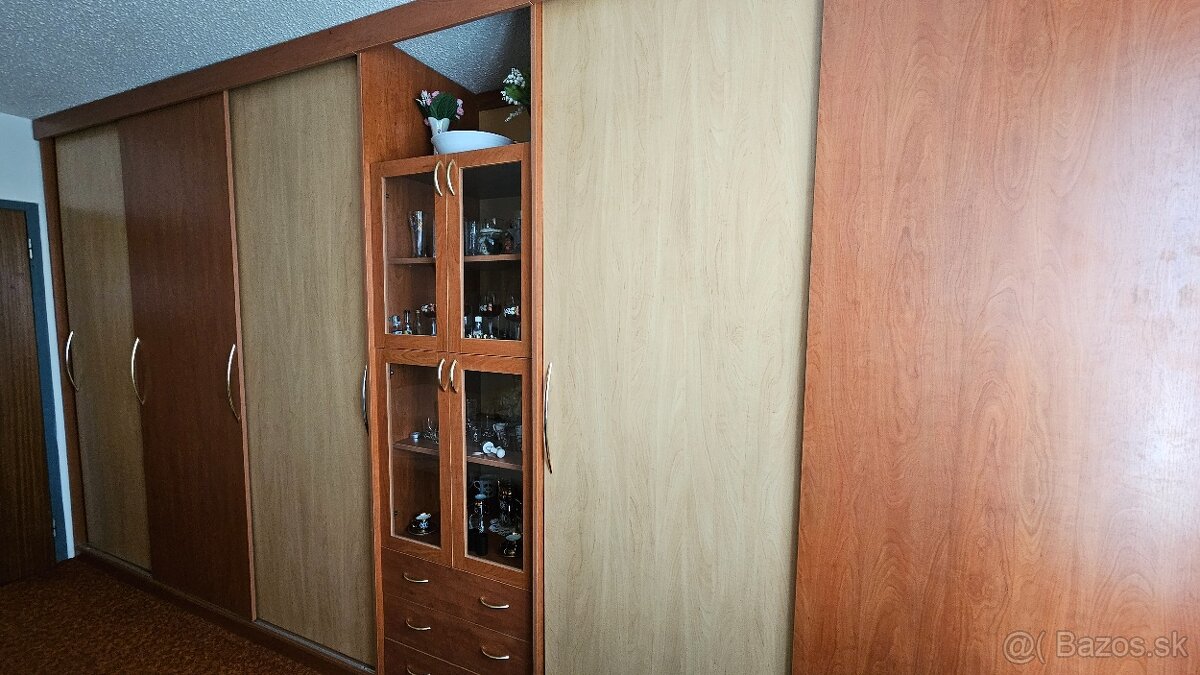 VSTAVANÁ SKRIŇA - 2