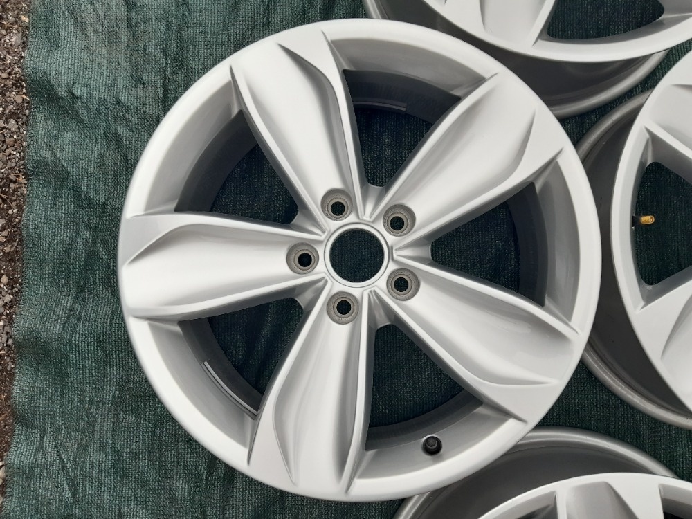 Sada alu kol originál Vw Passat B8 r17 - 2