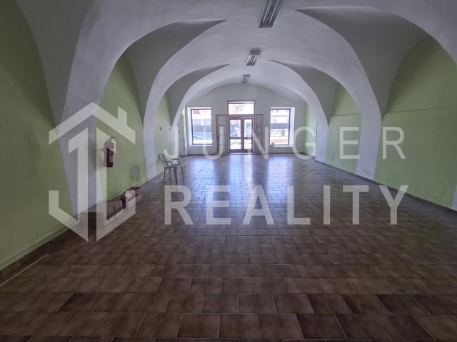 Prenájom obchodného priestoru na Námestí Baníkov v Rožňave - 2